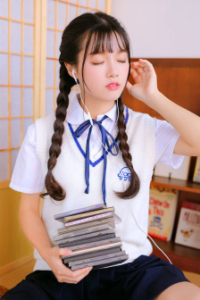 年轻女教师在线播放